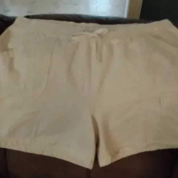 Women's Sport Savvy brand cargo shorts. NWOT - Picture 1 of 3